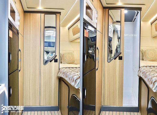 ！这款飞翔T8铁C房车如何做到“配置拉满”？不朽情缘游戏手机版福特23T动力+无接缝车身(图2)