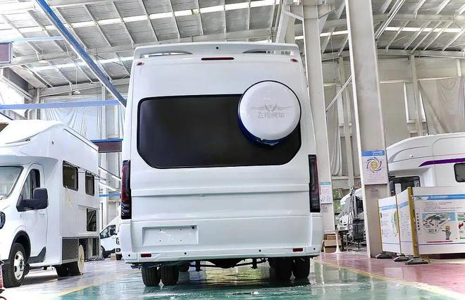 ！这款飞翔T8铁C房车如何做到“配置拉满”？不朽情缘游戏手机版福特23T动力+无接缝车身(图9)