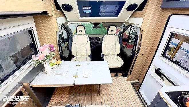 !这款飞翔T8铁C房车如何做到“配置拉满”?不朽情缘游戏手机版福特23T动力+无接缝车身(图12) !这款飞翔T8铁C房车如何做到“配置拉满”?不朽情缘游戏手机版福特23T动力+无接缝车身(图12)