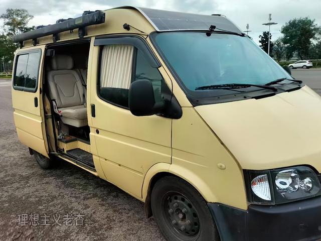 福特全顺改装床车旅行宿营车自驾游更实用不朽情缘平台登录网页车顶铺设太阳能软板(图2)