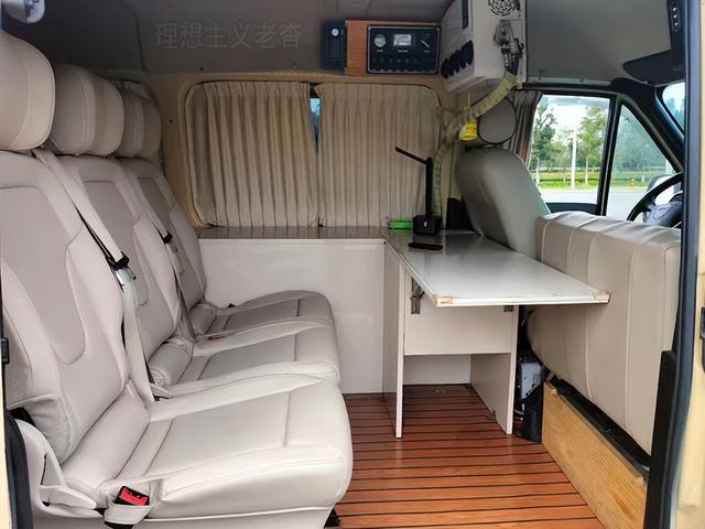 福特全顺改装床车旅行宿营车自驾游更实用不朽情缘平台登录网页车顶铺设太阳能软板(图4)